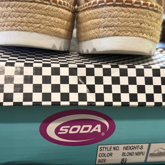 Wedged - Picture 3 of 3